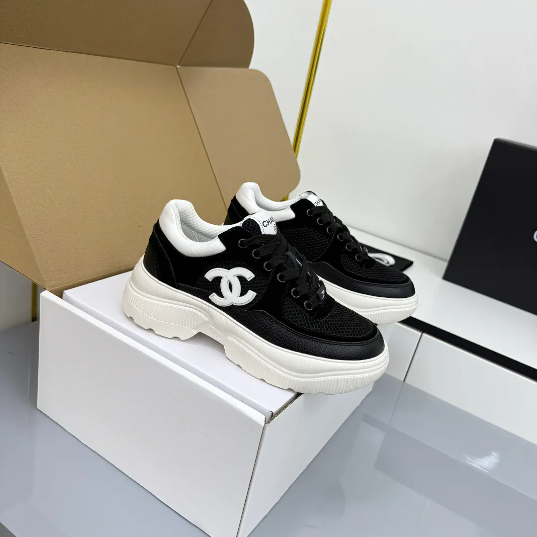 👟👟Ex-factory price 620👟👟 Chanel bread shoes ~ original calfskin panda shoes Chanel 25C latest hot style panda black and white sports shoes casual sneakers Xiaoxiang hot item classic black and white panda color coco girls must pay Fabric: original custom mixed sheepskin lining: original imported breathable mesh lining outsole: Original molded rubber + TPU combination Size: Women's 35-41